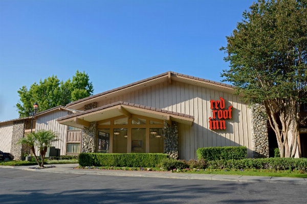 Red Roof Inn San Dimas - Fairplex image 1